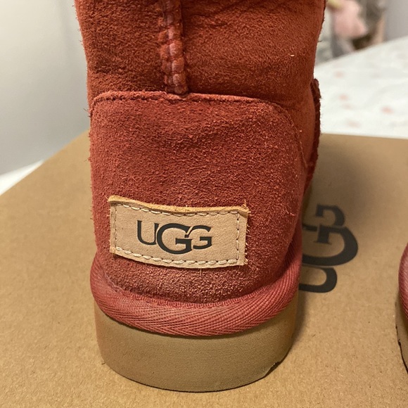 UGGS Boots (red velvet) - Picture 2 of 4